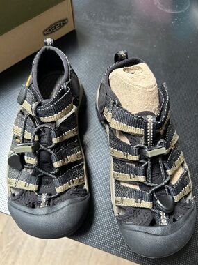 Keen Kids Black and Tan Active Water Sandals. NWT. Euro size 31 & 39